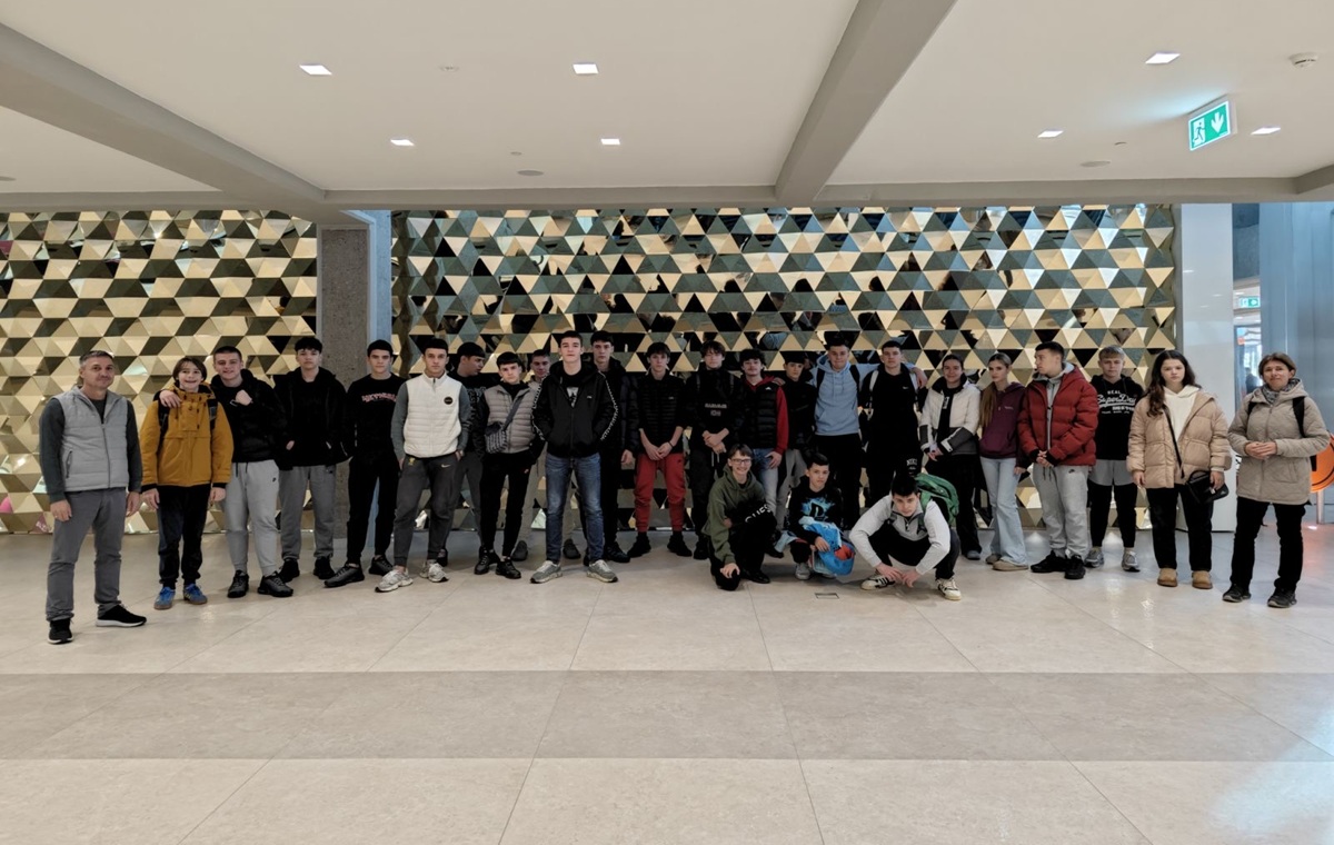 Učenici Sportske i informatičke gimnazije „Prestiž“ posetili „Vukobratovićeve dane robotike“