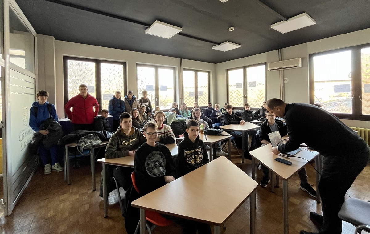 Predavanje o prevenciji maloletničke delinkvencije u Gimnaziji „Prestiž“